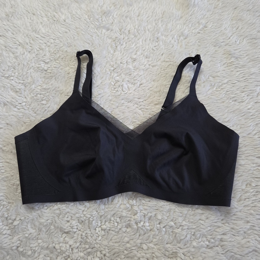 HoneyLove V-Neck Bra Size Large Black Wireless Seamless Smoothing Soft No Cups